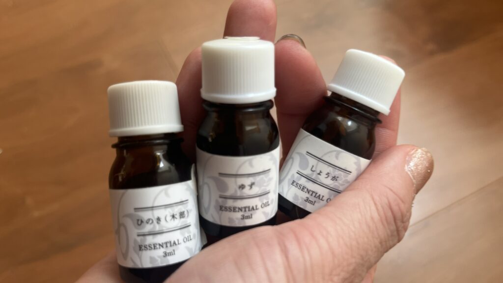 冷えた日のお風呂で使いたい精油